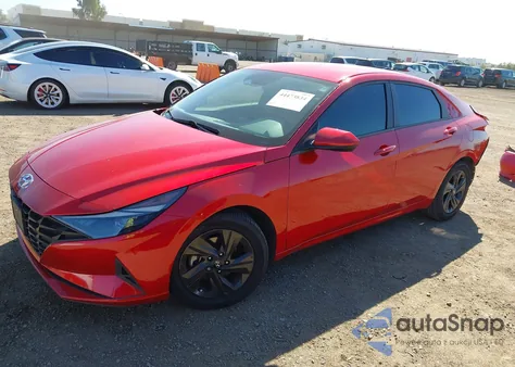 2022 Hyundai Elantra Sel z USA, uszkodzony, nr VIN 5NPLM4AG7NH056628